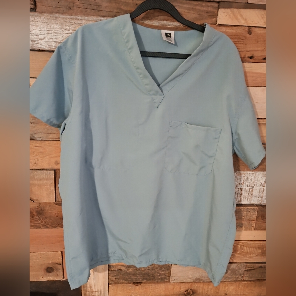 Reversible one pocket v- neck top